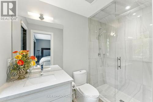 1112 Caldwell Avenue, Mississauga, ON - Indoor Photo Showing Bathroom