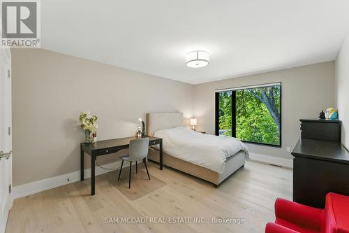 1112 Caldwell Avenue, Mississauga, ON - Indoor Photo Showing Bedroom