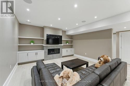 1112 Caldwell Avenue, Mississauga, ON - Indoor Photo Showing Living Room