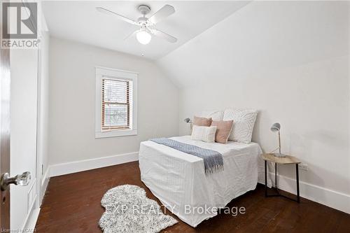 50 Walnut Street, Kitchener, ON - Indoor Photo Showing Bedroom