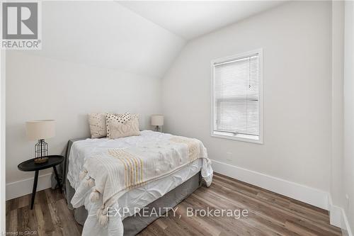 50 Walnut Street, Kitchener, ON - Indoor Photo Showing Bedroom