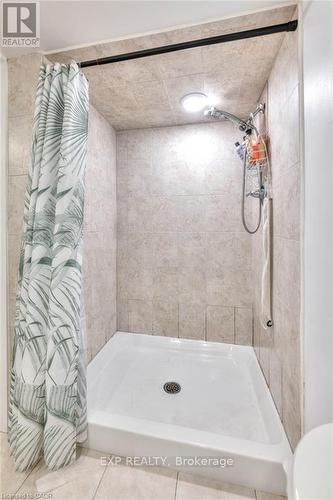 50 Walnut Street, Kitchener, ON - Indoor Photo Showing Bathroom