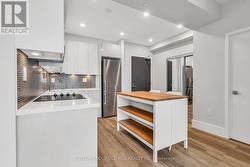 401 - 2916 HIGHWAY 7  Vaughan, ON L4K 0K6