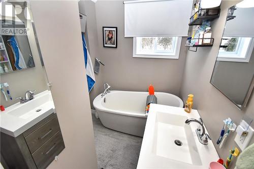 47 Second Ave, Coniston, ON - Indoor Photo Showing Bathroom
