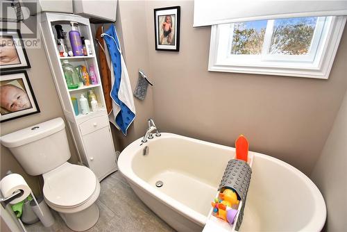 47 Second Ave, Coniston, ON - Indoor Photo Showing Bathroom