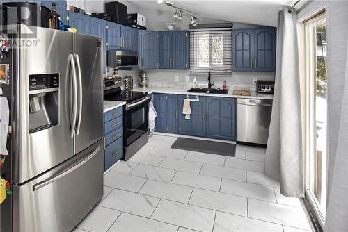 47 Second Ave, Coniston, ON - Indoor Photo Showing Kitchen With Double Sink With Upgraded Kitchen