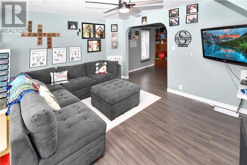 47 Second Ave, Coniston, ON - Indoor Photo Showing Living Room