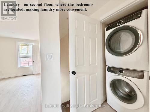 405 Upper Wentworth Street, Hamilton, ON - Indoor Photo Showing Kitchen With Double Sink With Upgraded Kitchen