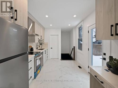 20 Hill Street, Hamilton, ON - Indoor Photo Showing Kitchen With Upgraded Kitchen