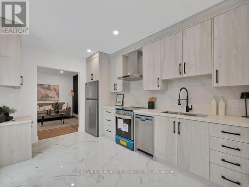 20 Hill Street, Hamilton, ON - Indoor Photo Showing Kitchen With Double Sink With Upgraded Kitchen