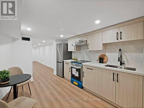 20 Hill Street, Hamilton, ON - Indoor Photo Showing Kitchen
