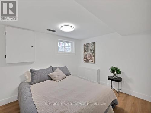 20 Hill Street, Hamilton, ON - Indoor Photo Showing Bedroom