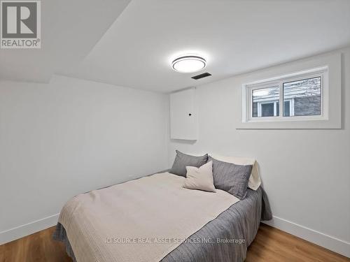 20 Hill Street, Hamilton, ON - Indoor Photo Showing Bedroom