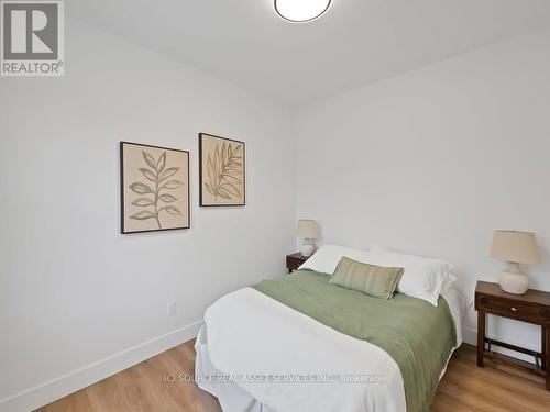 20 Hill Street, Hamilton, ON - Indoor Photo Showing Bedroom