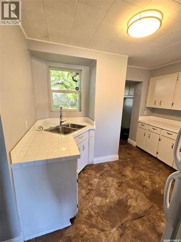 217 L Avenue N, Saskatoon, SK - Indoor Photo Showing Kitchen With Double Sink
