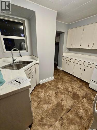 217 L Avenue N, Saskatoon, SK - Indoor Photo Showing Kitchen With Double Sink