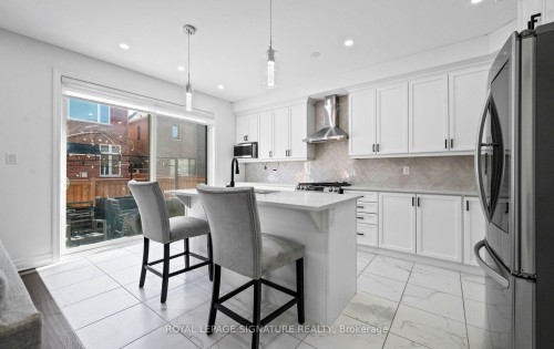 474 Violet Gate, Milton, ON - Indoor Photo Showing Kitchen With Upgraded Kitchen