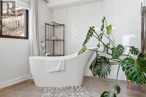 868 Danforth Place, Burlington, ON - Indoor