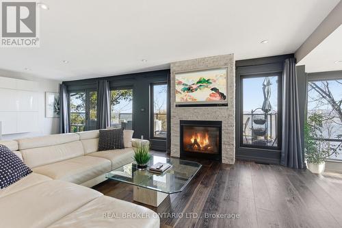 868 Danforth Place, Burlington, ON - Indoor Photo Showing Living Room With Fireplace