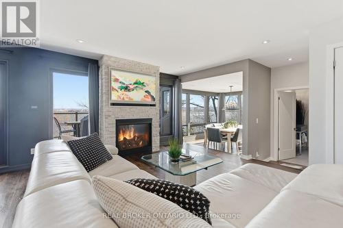 868 Danforth Place, Burlington, ON - Indoor Photo Showing Living Room With Fireplace