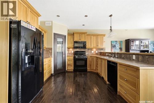 2451 Linner Bay, Regina, SK - Indoor Photo Showing Kitchen