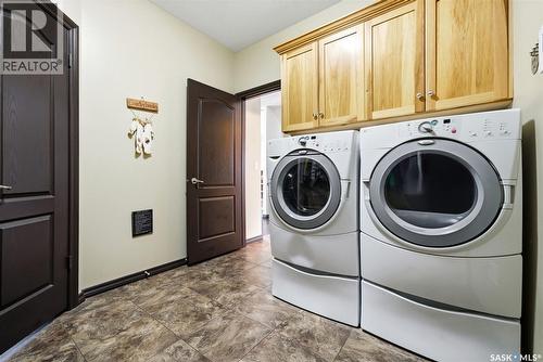2451 Linner Bay, Regina, SK - Indoor Photo Showing Laundry Room