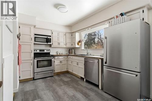 18 Marsh Crescent, Regina, SK - Indoor Photo Showing Kitchen With Stainless Steel Kitchen