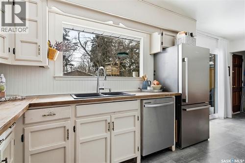 18 Marsh Crescent, Regina, SK - Indoor Photo Showing Kitchen With Double Sink