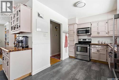 18 Marsh Crescent, Regina, SK - Indoor Photo Showing Kitchen With Stainless Steel Kitchen