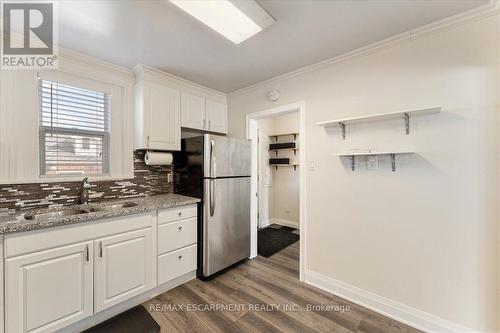 370 Paling Avenue, Hamilton, ON - Indoor Photo Showing Kitchen