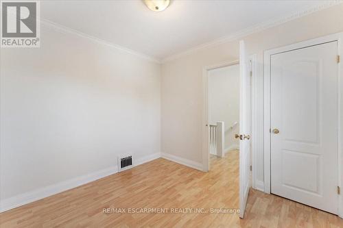 370 Paling Avenue, Hamilton, ON - Indoor Photo Showing Other Room