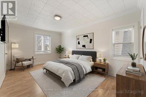 370 Paling Avenue, Hamilton, ON - Indoor Photo Showing Bedroom