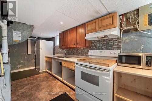 370 Paling Avenue, Hamilton, ON - Indoor Photo Showing Other Room