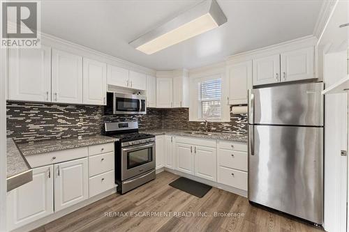 370 Paling Avenue, Hamilton, ON - Indoor Photo Showing Kitchen With Upgraded Kitchen