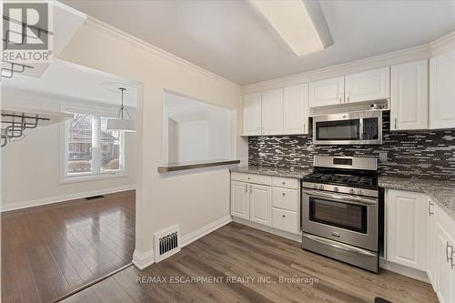 370 Paling Avenue, Hamilton, ON - Indoor Photo Showing Kitchen