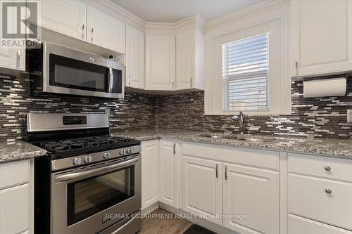 370 Paling Avenue, Hamilton, ON - Indoor Photo Showing Kitchen With Upgraded Kitchen