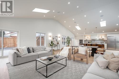 251 Glen Afton Drive, Burlington, ON - Indoor Photo Showing Living Room