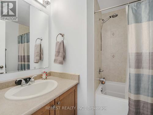 4057 Donnic Drive, Burlington, ON - Indoor Photo Showing Bathroom