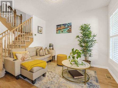 4057 Donnic Drive, Burlington, ON - Indoor Photo Showing Living Room