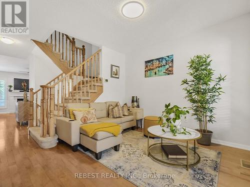 4057 Donnic Drive, Burlington, ON - Indoor Photo Showing Living Room