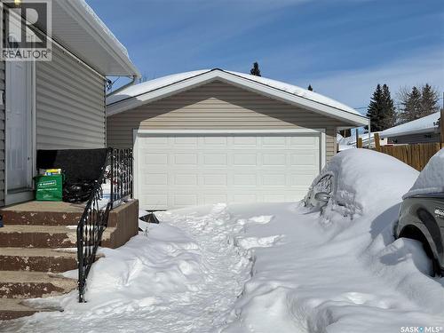 110 Hatton Avenue E, Melfort, SK - Outdoor With Exterior