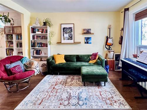50 Purcell Avenue, Winnipeg, MB - Indoor Photo Showing Living Room