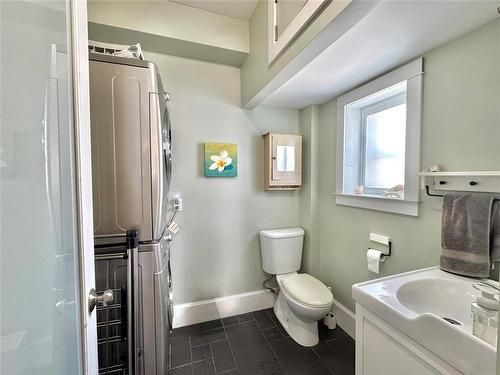 50 Purcell Avenue, Winnipeg, MB - Indoor Photo Showing Bathroom