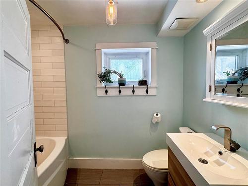 50 Purcell Avenue, Winnipeg, MB - Indoor Photo Showing Bathroom