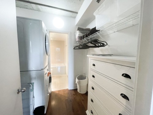 Closet - 562-1414 Rue Chomedey, Montréal (Ville-Marie), QC - Indoor