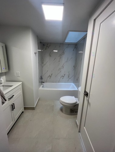 Salle de bains - 7970  - 7972 Rue Sagard, Montréal (Villeray/Saint-Michel/Parc-Extension), QC - Indoor Photo Showing Bathroom