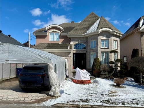 2491 Rue Dalbis  Laval (Chomedey), QC H7T 2Z9