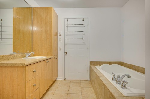 Salle de bains - 11397 Rue Maisonneuve, Mirabel, QC - Indoor Photo Showing Bathroom