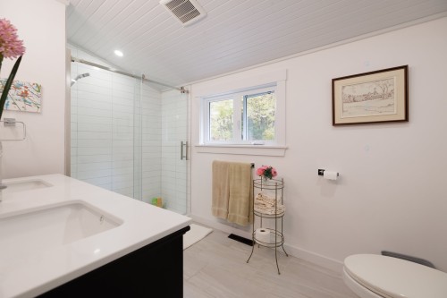 Salle de bains attenante à la CCP - 113 Ch. Ross, Wentworth, QC - Indoor Photo Showing Bathroom