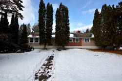 693 Rue Victoria  Baie-D'Urfé, QC H9X 2K5